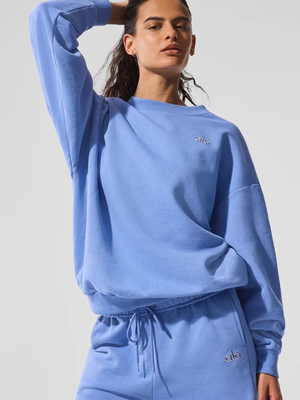 ALO Accolade set in crystal clear blue